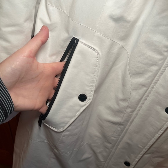 1 Madison Expedition White Quilted Parka with Faux Fur Trim - Picture 13 of 16